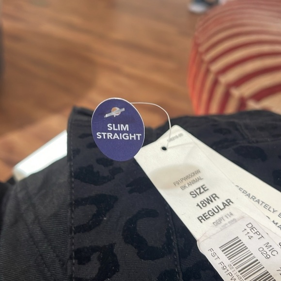 NWT Westbound Woman black leopard pants with front and back pockets. Size 18WR - Picture 9 of 12